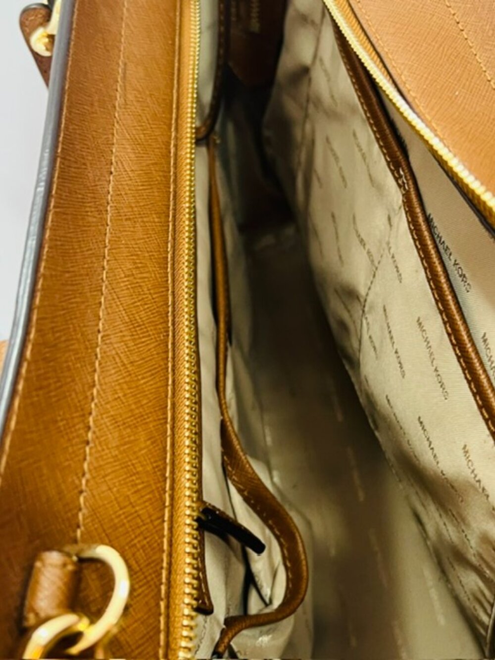 Michael Kors Dee Dee Lg Saffiano Leather Convertible Tote Acorn EUC - Picture 10 of 16